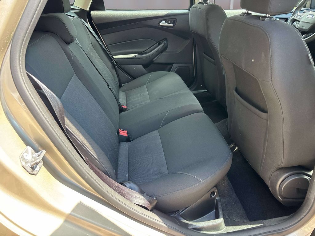 Used 2017 Ford Focus SE FWD image 14
