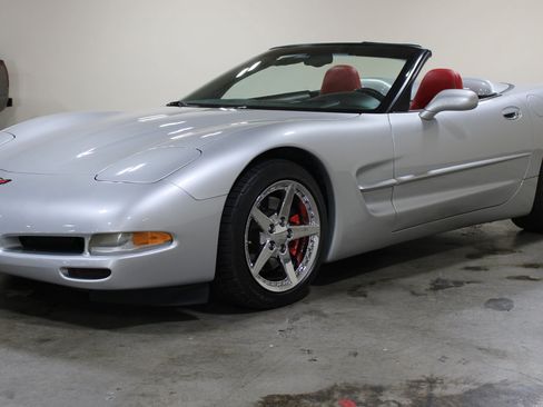 Used 2002 Chevrolet Corvette Convertible w/ Preferred Equipment Group2 RWD image 22