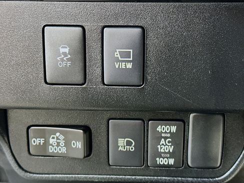 Used 2020 Toyota Tacoma Limited image 17