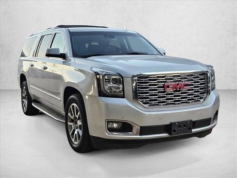 Used 2019 GMC Yukon XL Denali image 3