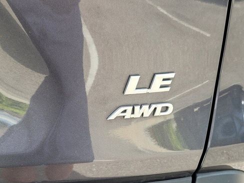 Used 2021 Toyota RAV4 LE image 12