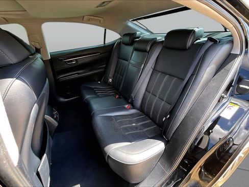 Used 2018 Lexus ES 350 w/ Luxury Package w/Wood Trim FWD image 17