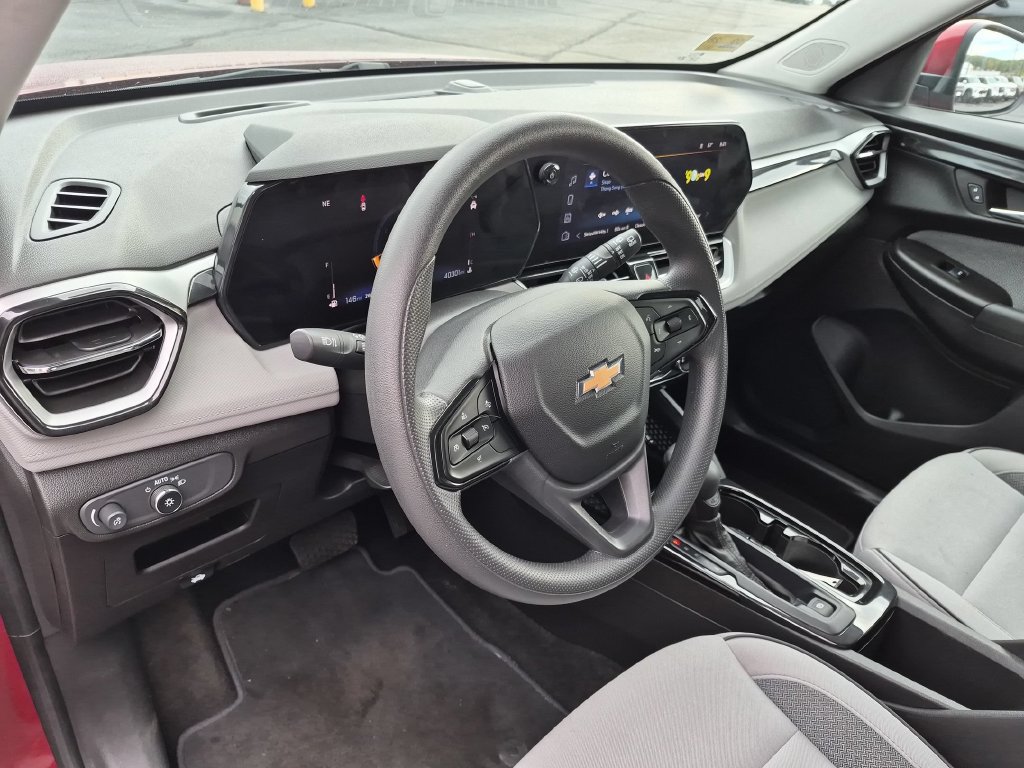 Used 2025 Chevrolet TrailBlazer LT AWD/4WD image 13