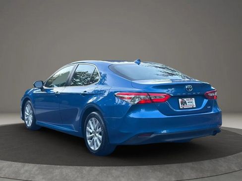 Used 2019 Toyota Camry LE FWD image 9