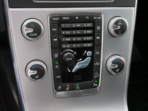 Used 2018 Volvo V60 T5 Cross Country w/ Convenience Package image 23