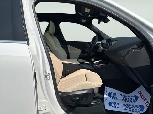 Used 2025 BMW X3 xDrive30i w/ Convenience Package image 12