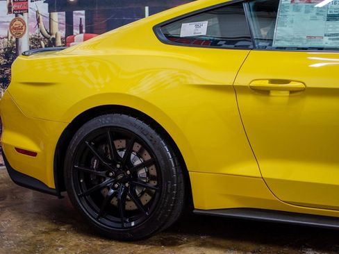 Used 2016 Ford Mustang Shelby GT350 w/ Technology Package image 6