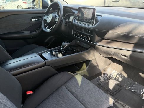 Used 2023 Nissan Rogue SV image 10