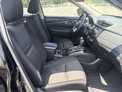 Used 2019 Nissan Rogue SV w/ Premium Package FWD image 13