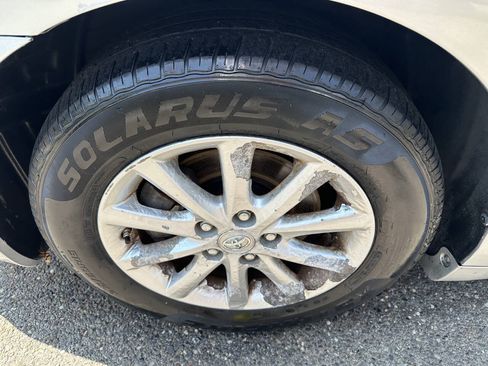 Used 2010 Toyota Camry LE FWD image 32