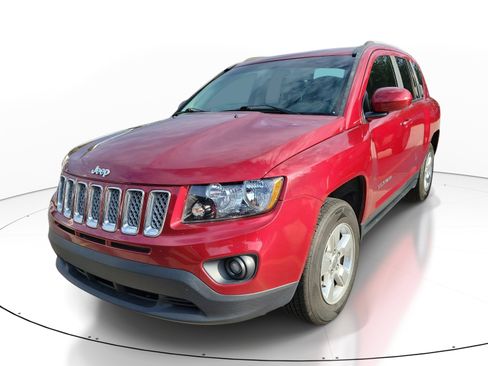 Used 2016 Jeep Compass Latitude FWD image 2