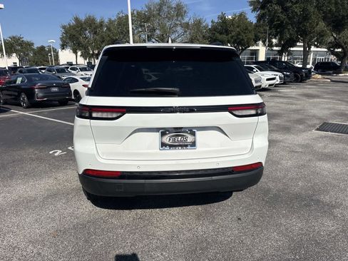 Used 2024 Jeep Grand Cherokee Altitude image 5