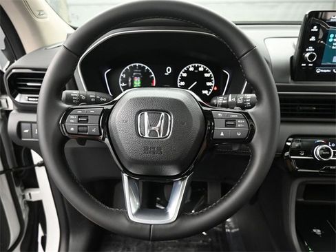 New 2025 Honda Pilot Touring image 18