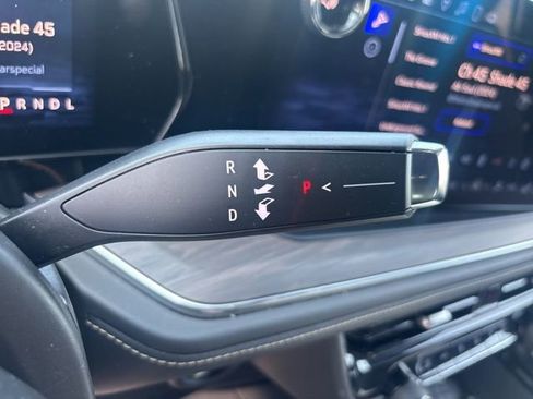 Used 2025 Chevrolet Tahoe Premier image 9