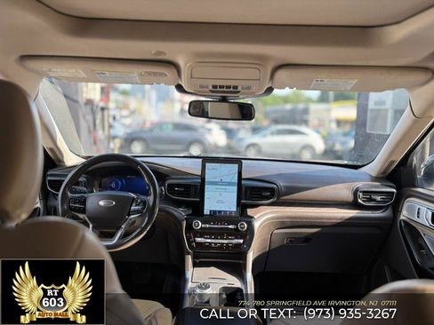 Used 2021 Ford Explorer Platinum w/ Equipment Group 601A AWD/4WD image 12