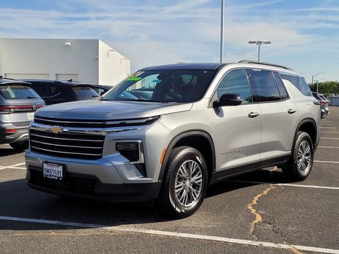 Used 2024 Chevrolet Traverse LT FWD image 10
