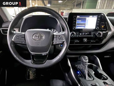 Used 2021 Toyota Highlander XLE image 5