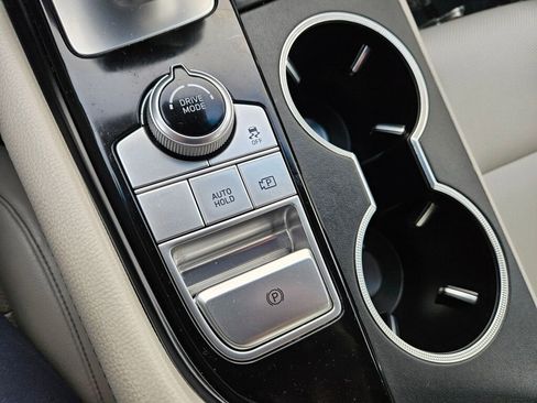 Used 2022 Genesis G70 2.0T image 26