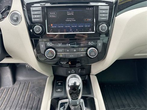 Used 2021 Nissan Rogue Sport SL image 19