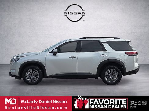 Used 2025 Nissan Pathfinder SV AWD/4WD image 3