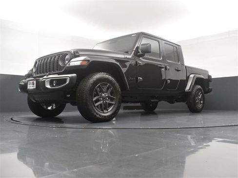 New 2025 Jeep Gladiator Sport image 21