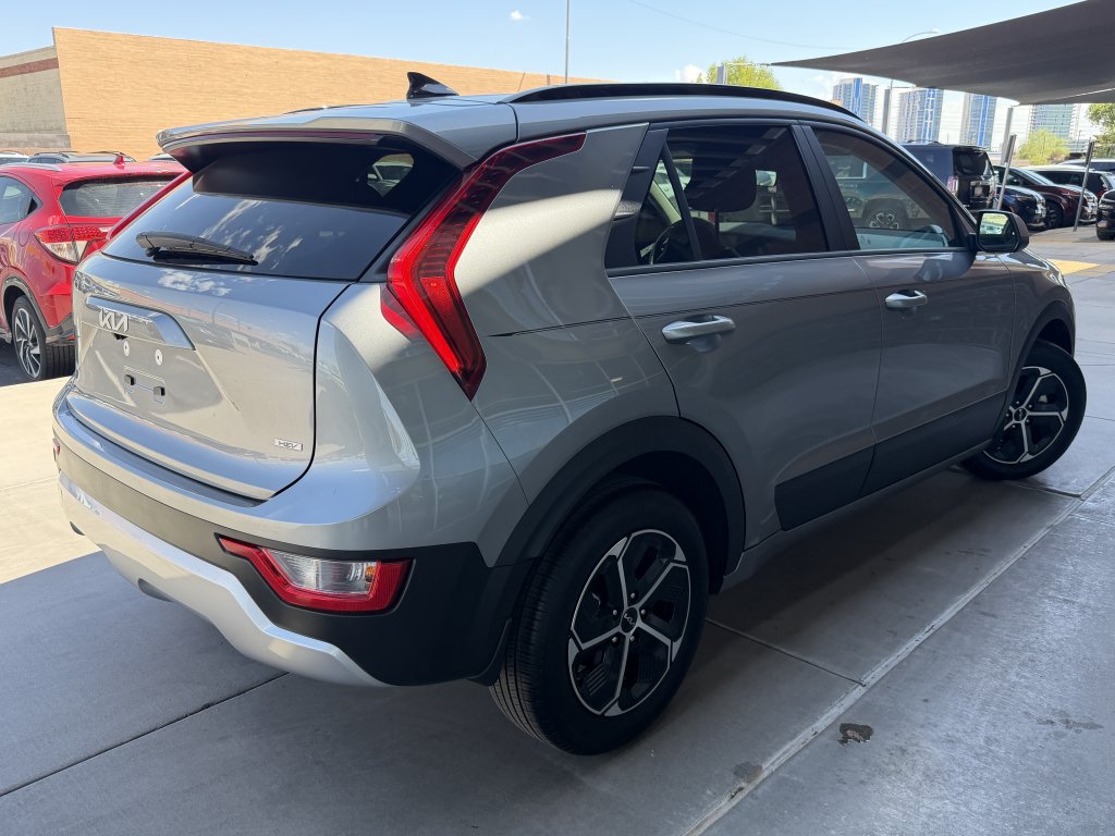Used 2025 Kia Niro LX FWD image 4
