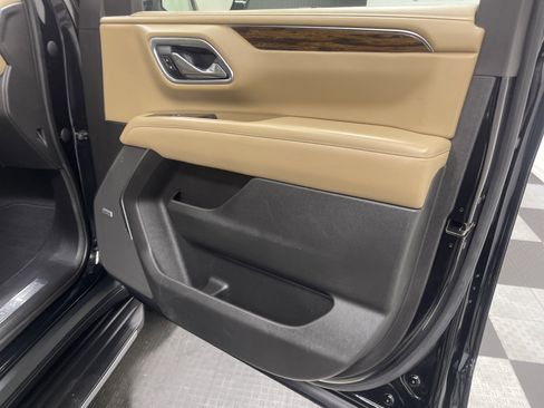 Used 2021 Chevrolet Tahoe Premier w/ Premium Package image 25