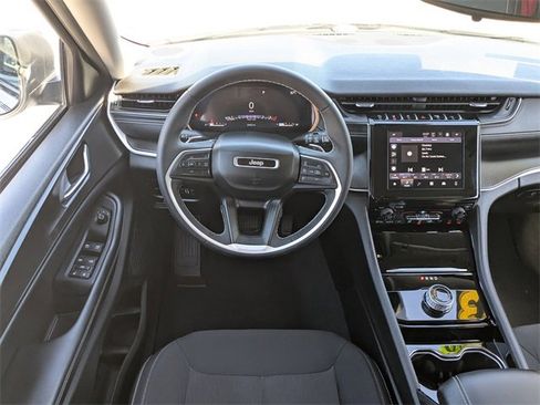 Certified 2023 Jeep Grand Cherokee L Laredo image 15