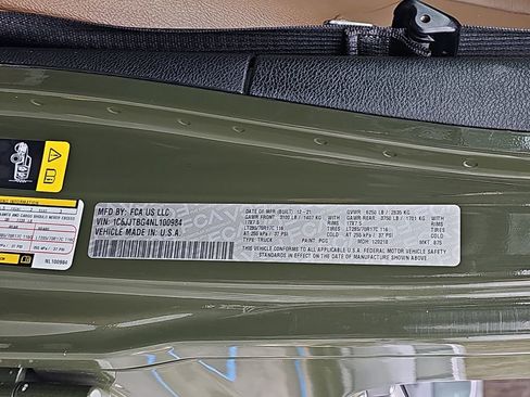 Used 2022 Jeep Gladiator Rubicon w/ Cold Weather Group image 37