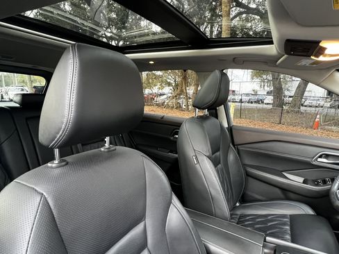 Used 2022 Nissan Rogue Platinum w/ Head-Up Display Package image 47