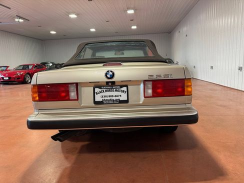 Used 1990 BMW 325i Convertible image 12