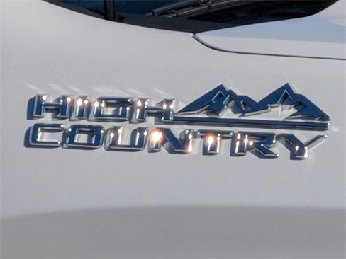 Used 2021 Chevrolet Silverado 1500 High Country w/ Technology Package image 9