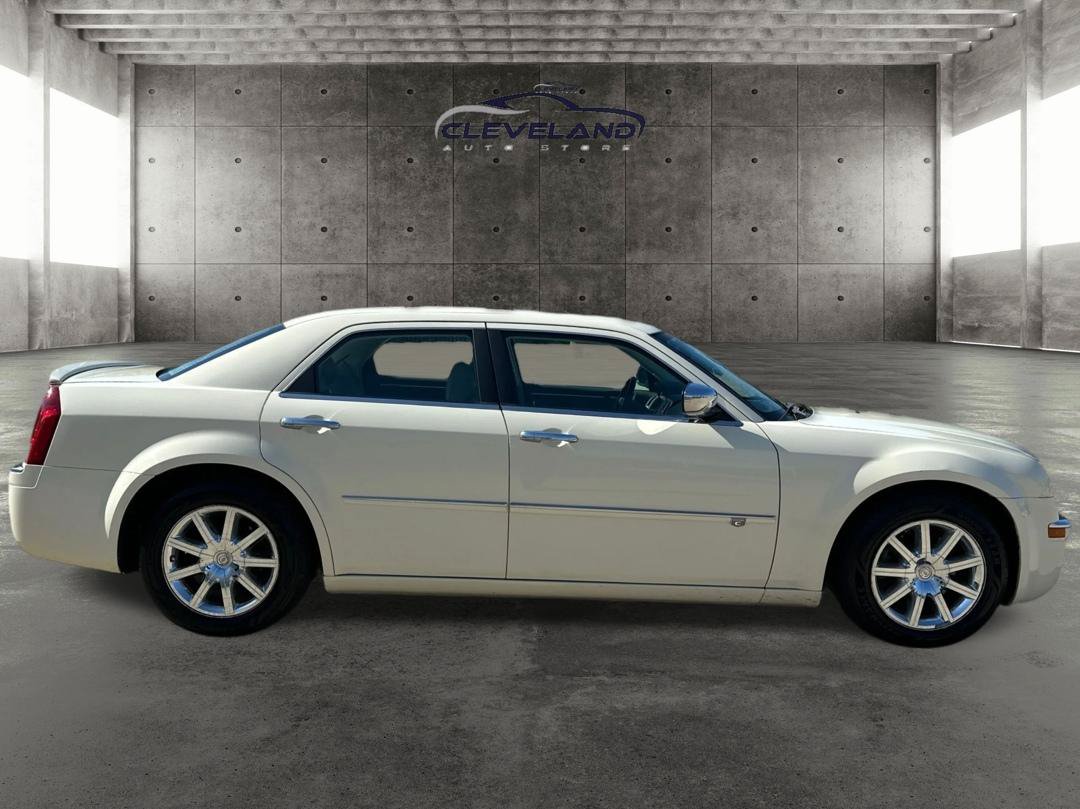 Used 2009 Chrysler 300 C RWD image 2