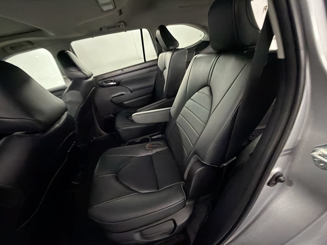 Used 2023 Toyota Highlander XLE FWD image 23