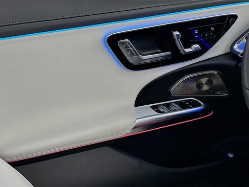 Used 2025 Mercedes-Benz E 450 E 450 Superscreen 4MATIC w/ MBUS Superscreen Package image 14