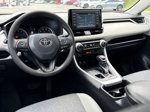 Used 2019 Toyota RAV4 XLE AWD/4WD image 3