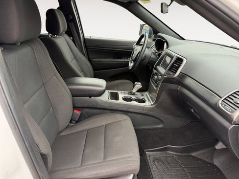 Used 2020 Jeep Grand Cherokee Laredo image 15