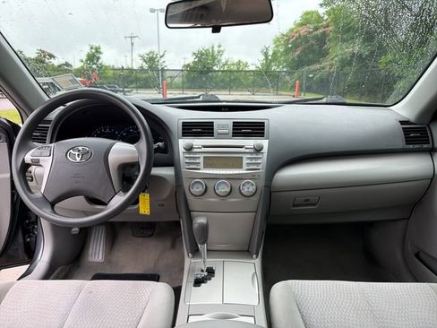 Used 2010 Toyota Camry LE FWD image 15