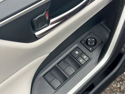 Used 2019 Toyota RAV4 XLE FWD image 19