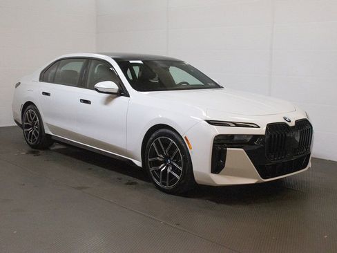 New 2026 BMW 740i xDrive image 1