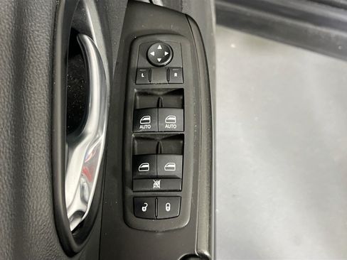 Used 2022 Jeep Cherokee Trailhawk AWD/4WD image 17
