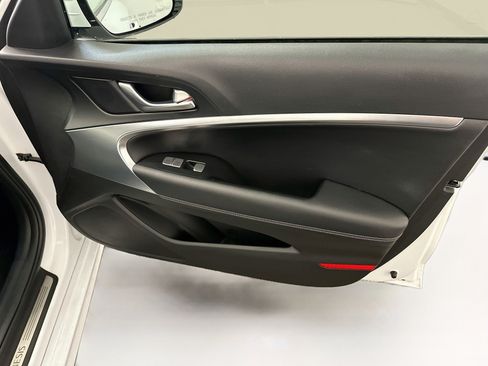 Used 2025 Genesis G70 2.5T AWD/4WD image 33