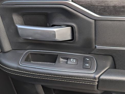 Used 2024 RAM 2500 Big Horn w/ Sport Appearance Package image 21