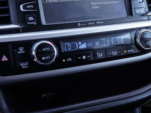 Used 2018 Toyota Highlander Limited Platinum AWD/4WD image 34