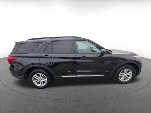 Used 2024 Ford Explorer XLT w/ Equipment Group 202A AWD/4WD image 16