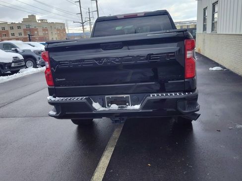 Used 2024 Chevrolet Silverado 1500 Custom w/ Dark Appearance Package image 4