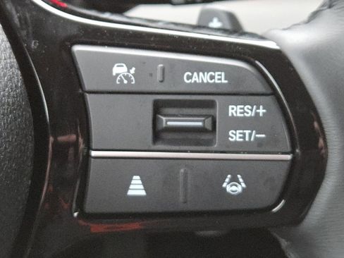 Used 2025 Honda Pilot EX-L image 9