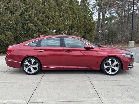 Used 2018 Honda Accord Touring image 6