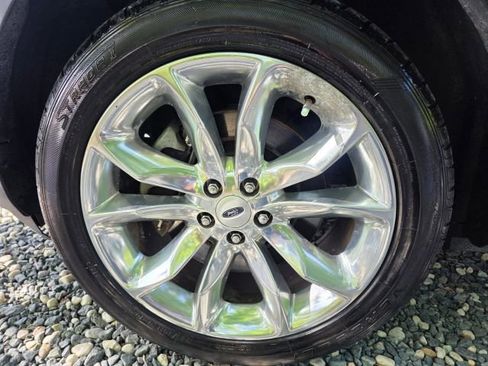 Used 2014 Ford Explorer Limited w/ Equipment Group 302A AWD/4WD image 9