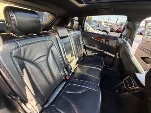 Used 2017 Lincoln MKX Reserve w/ Lincoln MKX Climate Package FWD image 18